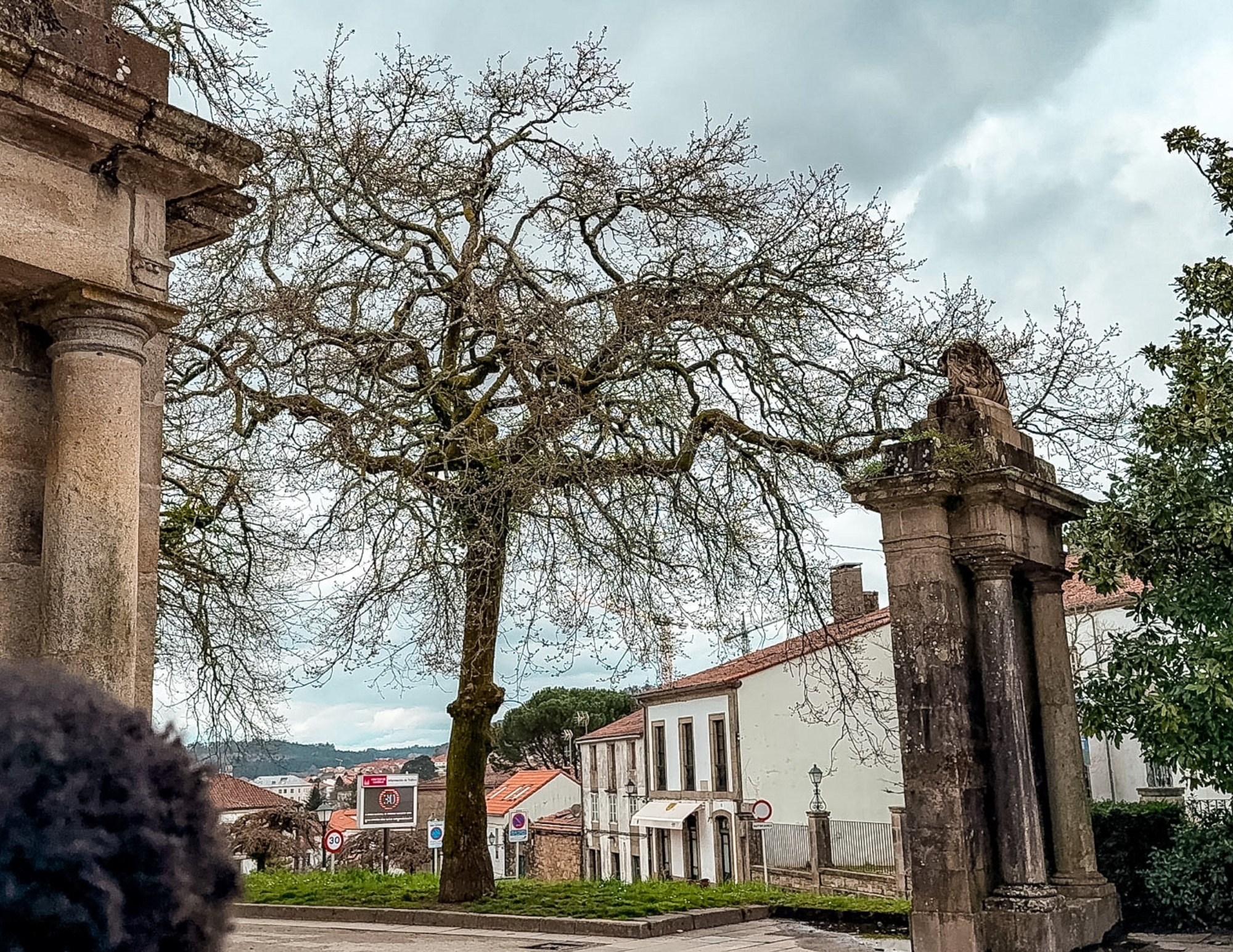 Alameda Park in Santiago de Compostela (9).png